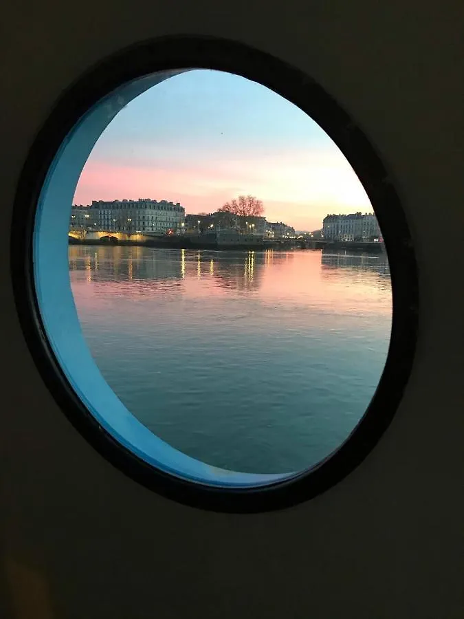 Peniche Djebelle Hotell Bayonne