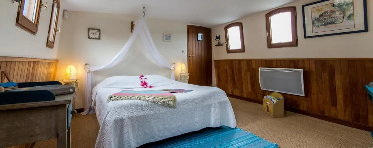 Peniche Djebelle Hotell Bayonne 0*,